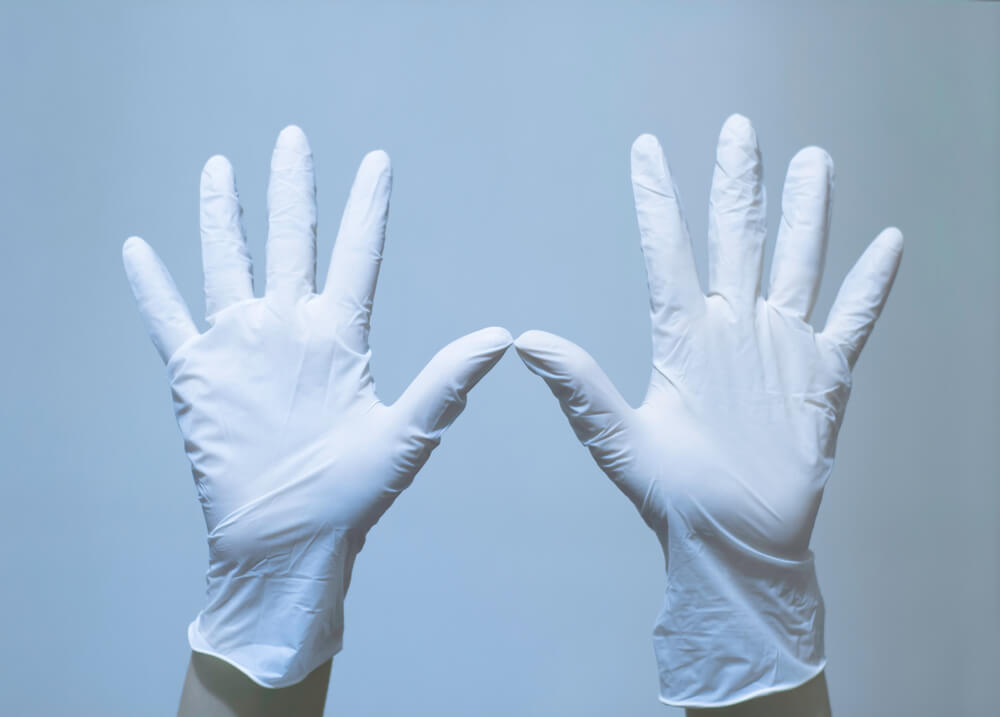 Из чего делают одноразовые медицинские перчатки?